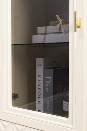 Шкаф-витрина Марион 16.397.01 слоновая кость С341 PE, слоновая кость 6898 ПВХ (собирается на любую сторону)